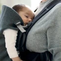 BabyBjörn Mini 3D Jersey Draagzak -Joolz Verkoop babybj rn mini 3d jersey draagzak donkergrijs 2