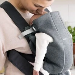 BabyBjörn Mini 3D Jersey Draagzak -Joolz Verkoop babybj rn mini 3d jersey draagzak donkergrijs 3