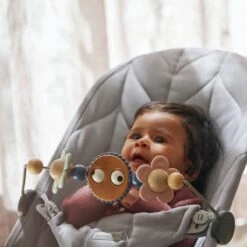 BabyBjörn Speelboog Googly Eyes Pastels -Joolz Verkoop babybj rn speelboog googly eyes pastels 1