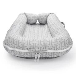 DockAtot Deluxe+ Nestje Signature Grey -Joolz Verkoop dockatot deluxe nestje signature grey 3