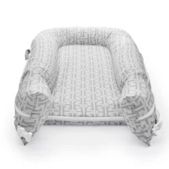 DockAtot Deluxe+ Nestje Signature Grey -Joolz Verkoop dockatot deluxe nestje signature grey 4