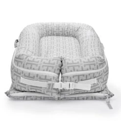 DockAtot Deluxe+ Nestje Signature Grey -Joolz Verkoop dockatot deluxe nestje signature grey 6