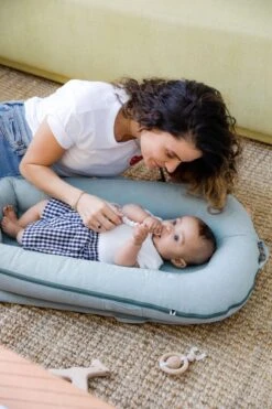 DockAtot Deluxe+ Nestje Trellis Chambray -Joolz Verkoop dockatot deluxe nestje trellis chambray 4